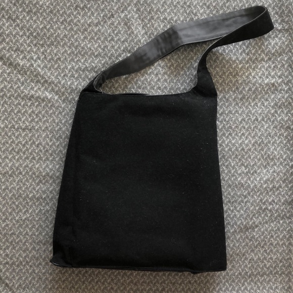 Speck A-line 10.2” Laptop Tote (Black/Grey) - Picture 2 of 7